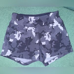 Mountain Hardwear Camouflage Print Shorts